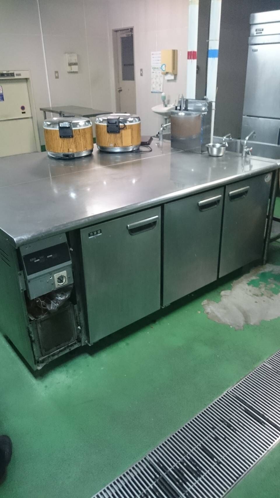 会社の食堂の引取
